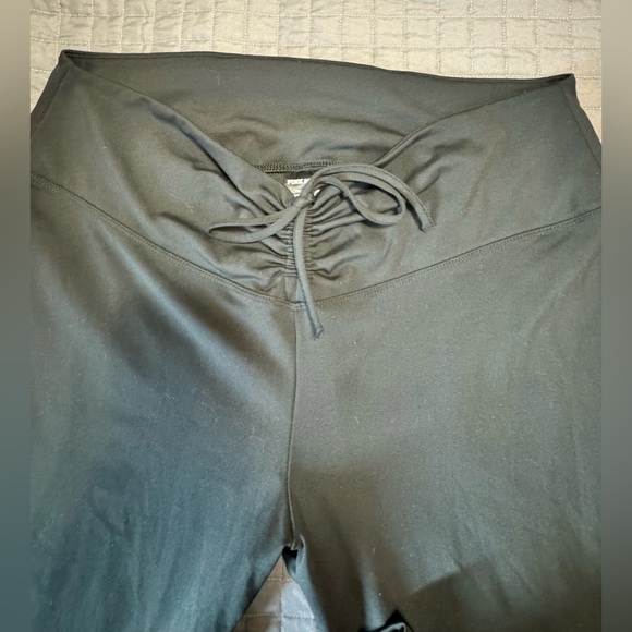 PINK VICTORIA'S SECRET LEGGING - Picture 3 of 4